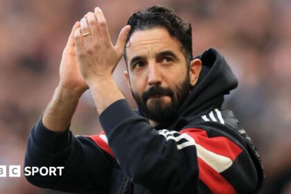 Skuat Manchester United dapat 'mengubah' pendapat Sir Jim Ratcliffe, kata Ruben Amorim.