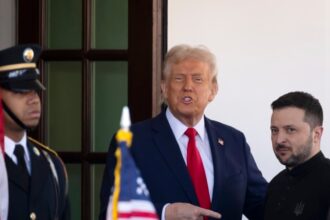 Trump Hentikan Sementara Bantuan untuk Ukraina 