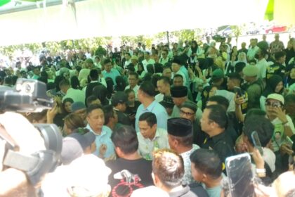 Antusiasme warga Kotamobagu sambut kedatangan Weny Gaib