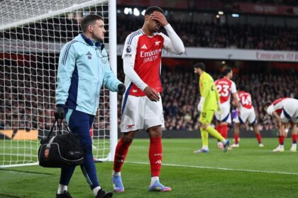 Gabriel Magalhães dari Arsenal akan menjalani operasi, dan akan absen selama sisa musim ini.