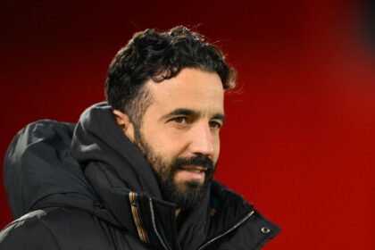 "Gila" untuk berpikir bahwa Manchester United bisa memenangkan Liga Premier.