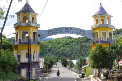 Catatan perjalanan ke Gorontalo #1: Menikung di selatan, bertemu sahabat lama