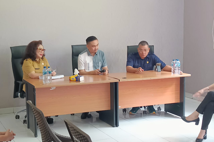 Nick Lomban Pimpin Pansus LKPJ Kunjungan ke RS Noongan, Dapati Insfrastruktur Memprihatinkan 9 Nick Lomban Pimpin Pansus LKPJ Kunjungan ke RS Noongan, Dapati Insfrastruktur Memprihatinkan