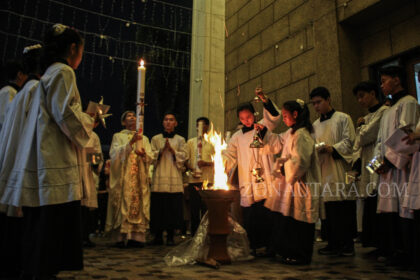 FOTO: Misa Malam Vigili Paskah di Manado