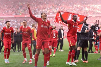 Liverpool memenangkan Liga Premier, menyamai rekor Manchester United dengan 20 gelar liga.