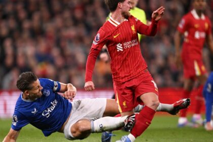 Liverpool vs Everton: James Tarkowski seharusnya dikeluarkan dari lapangan