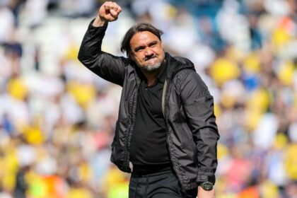 Manajer Leeds United Daniel Farke bersumpah untuk merayakan promosi seperti 'binatang api'.