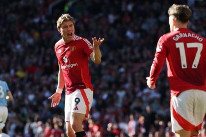 Perjuangan Man United dan Man City terungkap dalam derby yang buruk