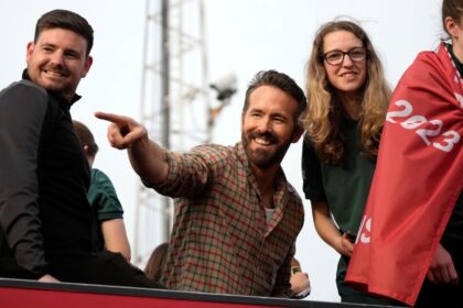 Ryan Reynolds: Upaya promosi Wrexham membuat saya menderita maag.