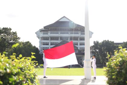 Upacara peringatan Harkitnas, Marlon Mawei kibarkan Merah Putih dengan bangga