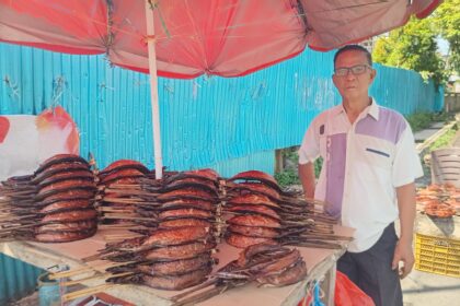 Dua dekade Rony Eleyal bertahan jualan Cakalang Fufu di Manado