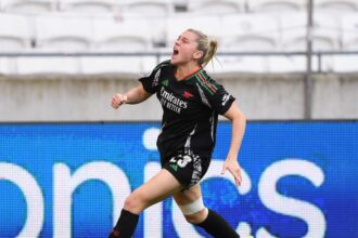 Alessia Russo dari Arsenal memenangkan Penghargaan Pemain Wanita Tahun Ini dari FWA.