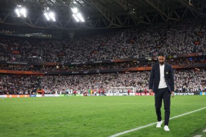 Argumen untuk dan melawan Man United mempertahankan Ruben Amorim