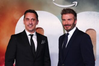 David Beckham dan Gary Neville berhasil mengakuisisi Salford City secara penuh.