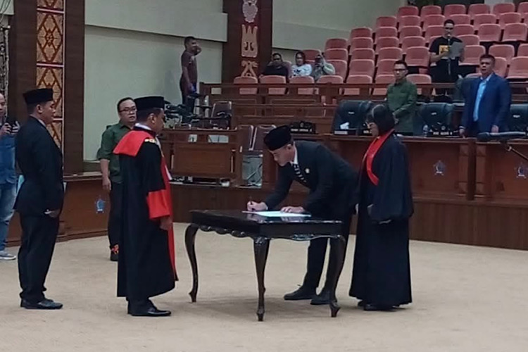 Royke Anter Dilantik sebagai Wakil Ketua DPRD Sulut 
