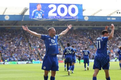 Jamie Vardy mencetak gol ke-200 untuk Leicester City dalam pertandingan perpisahan.