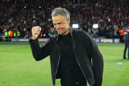 Manajer PSG, Luis Enrique, bercanda tentang label 'liga petani' Ligue 1