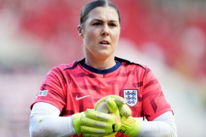 Kiper Inggris Mary Earps membuat keputusan mengejutkan pensiun sebelum Euro 2025