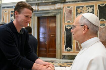 Paus Leo XIV sambut juara Serie A Italia Napoli