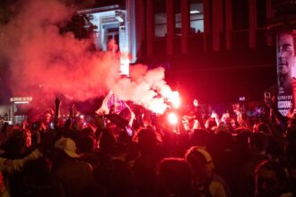 Tiga orang dirawat di rumah sakit dan 43 orang ditangkap saat PSG mencapai final Liga Champions.