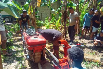 Rumah terendam banjir, warga dan Pemerintah Makalehi gunakan mesin pompa kuras air danau ke pantai