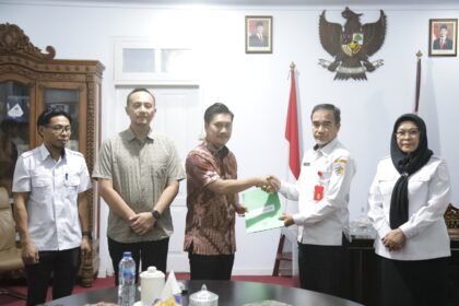 Wawali Kota Kotamobagu serahkan SK Plh sejumlah jabatan Pemkot