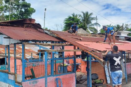 Penertiban bangunan di Karang Ria Manado berlangsung kondusif, warga bongkar sendiri tempat tinggal