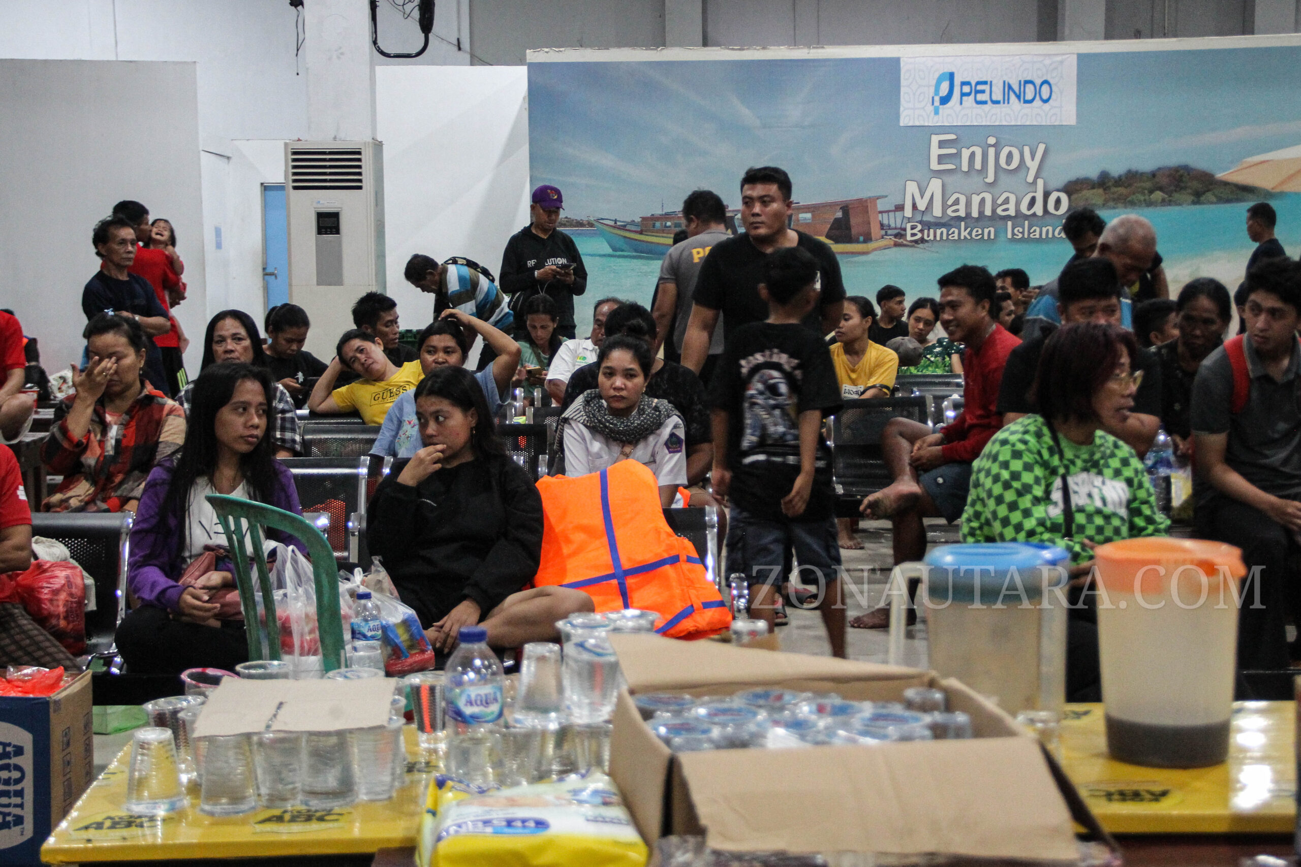 FOTO: Evakuasi korban terbakarnya KM Barcelona Va