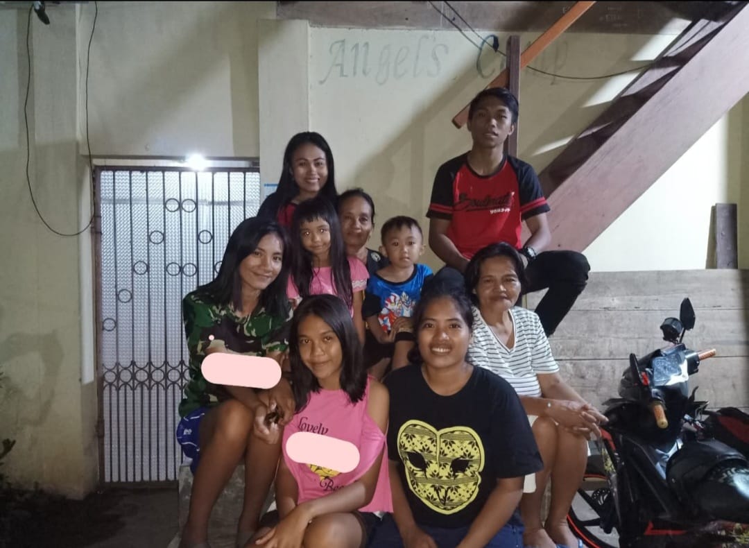 Kartini cemas, Tiga anggota keluarganya jadi korban KM Barcelona VA yang terbakar