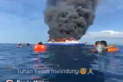 Breaking news! KM Barcelona 5 kebakaran di Pulau Talise, penumpang melompat ke laut