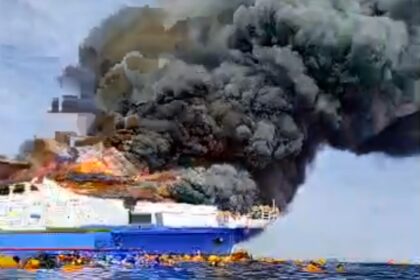 KM Barcelona 5 kebakaran: Tangis pecah di Pulau Talise, ratusan orang minta tolong