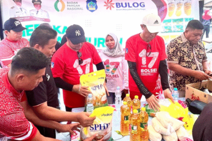 Tampak Bupati Bolsel H. Iskandar Kamaru, memantau GPM di Alun-alun ibukota Molibagu. (Dok pribadi).
