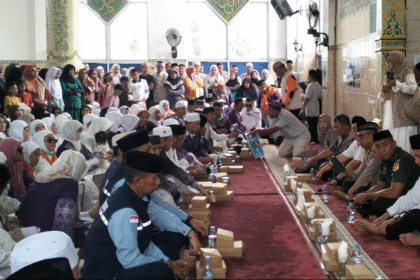 Pemerintah Kota Kotamobagu menyambut kepulangan 98 jamaah haji, disaksikan ratusan keluarga dan masyarakat yang turut mengiringi dengan doa dan syukur. (Foto: Olam Kuasa.net).