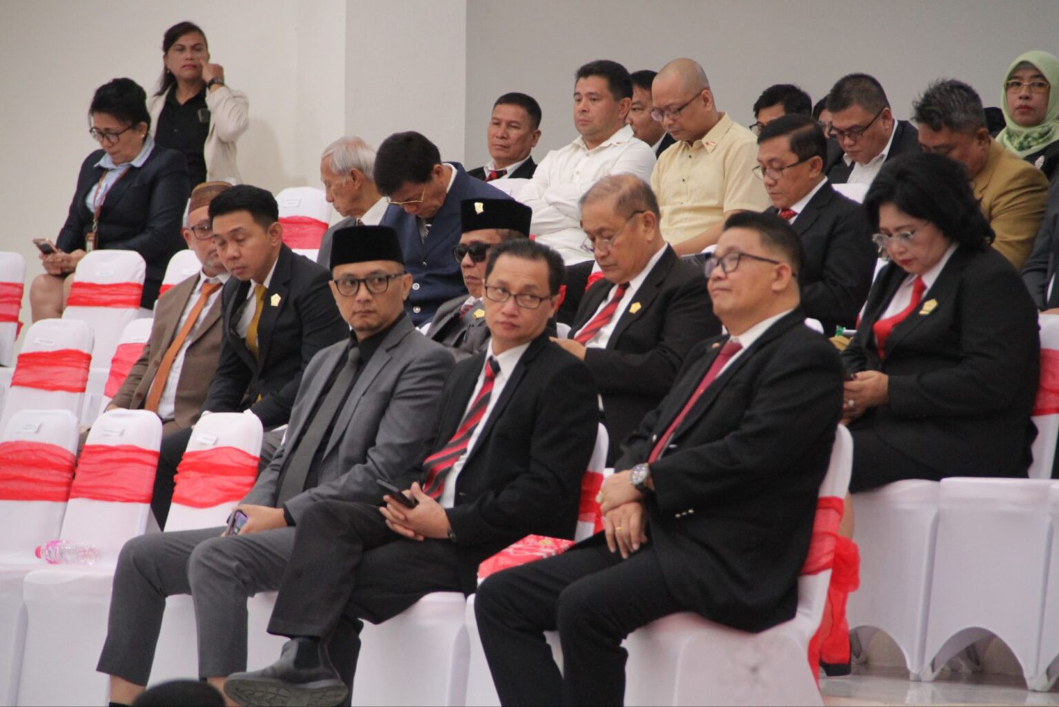 Sekda Kotamobagu hadir dalam rapat paripurna HUT ke-402 Kota Manado