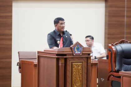 Gubernur Yulius Selvanus