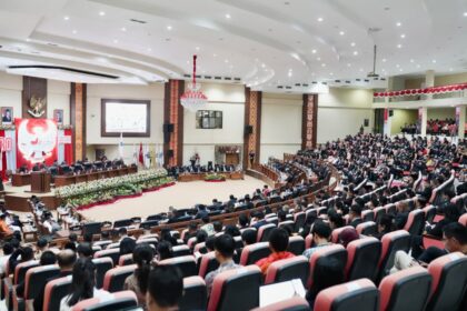 Rapat Paripurna DPRD Sulut