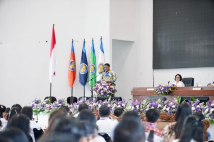 Gubernur Yulius Selvanus