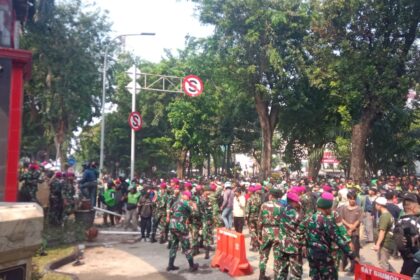 Massa ojol padati Mako Brimob, desak pelaku pelindasan Affan segera dirilis