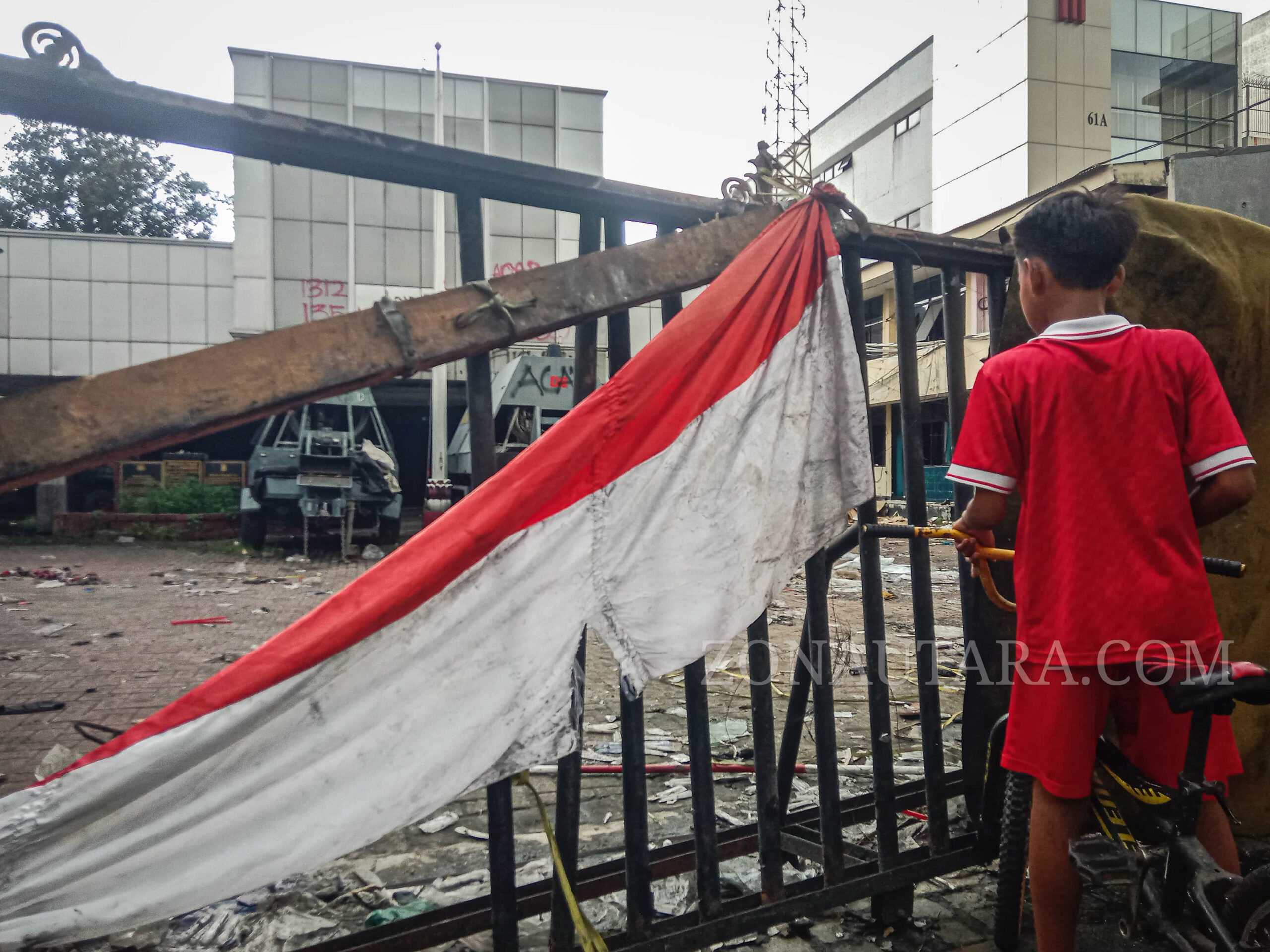 FOTO: Kondisi Jakarta usai aksi massa
