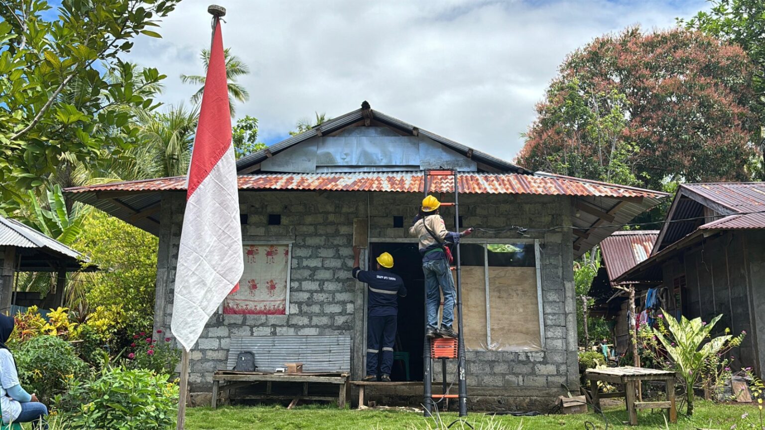 PLN sambung listrik gratis bagi 154 keluarga prasejahtera di wilayah Suluttenggo