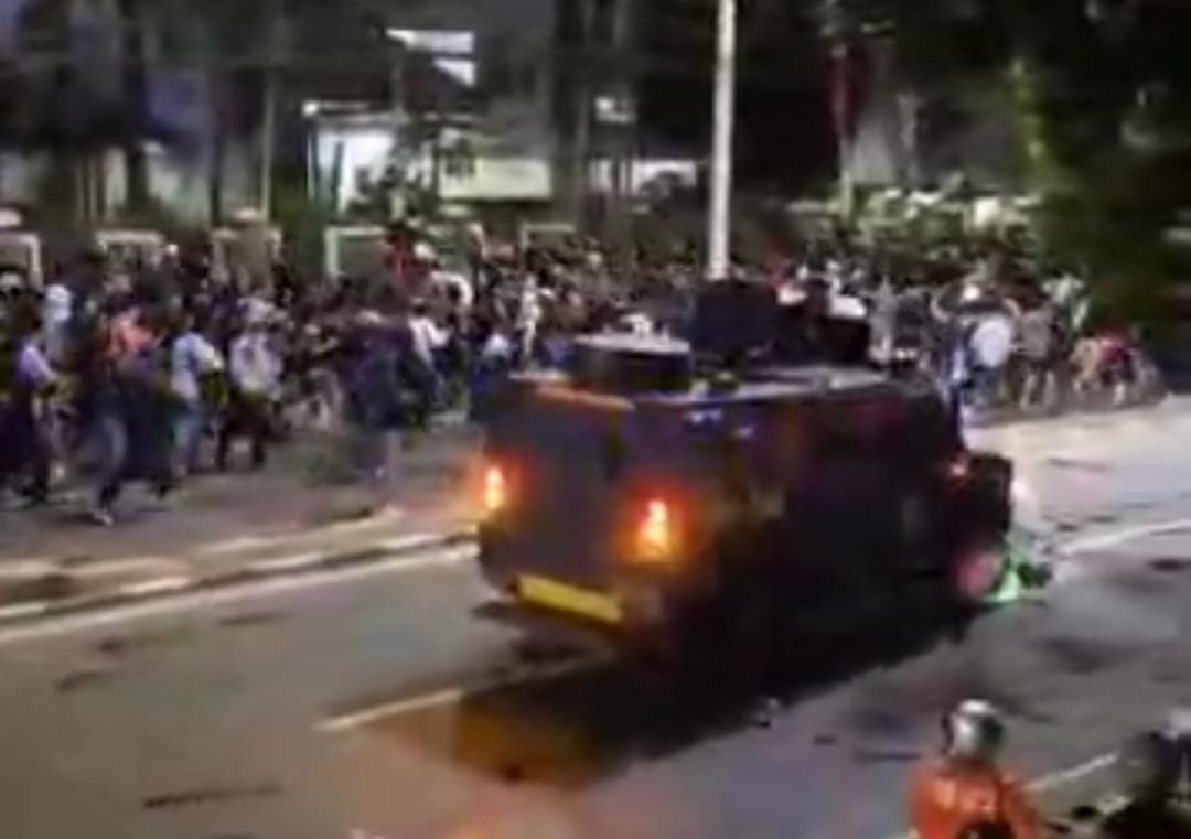 Kisruh demo di Jakarta, seorang pengendara ojol terlindas Rantis Brimob