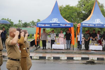 Wali Kota dan Wakil Wali Kota Kotamobagu lepas peserta lomba gerak jalan antar OPD
