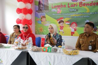 Bunda PAUD Kotamobagu membuka lomba kreativitas anak di Kecamatan Kotamobagu Selatan