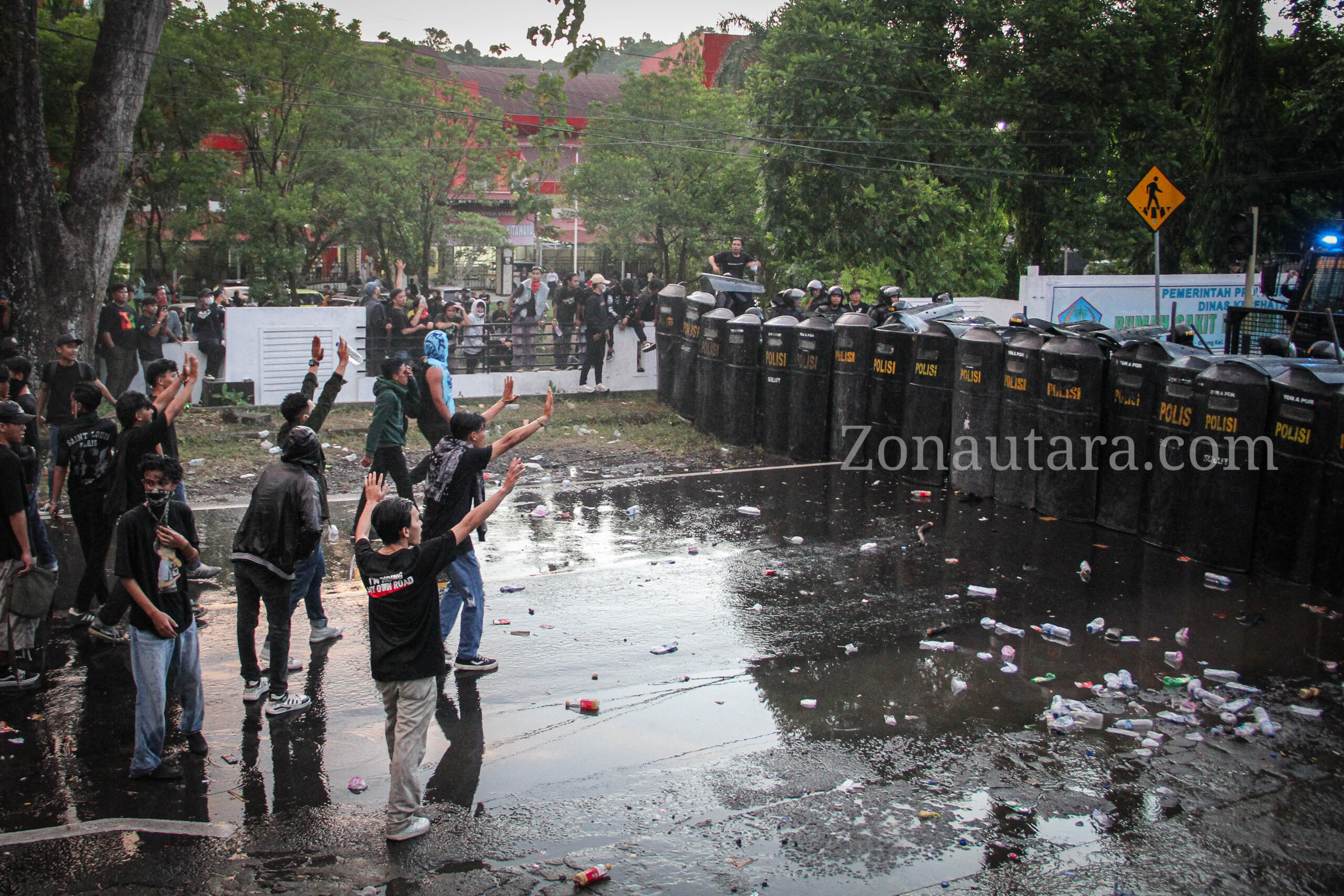 FOTO: Aksi unjuk rasa 1 September di Manado, Sulawesi Utara
