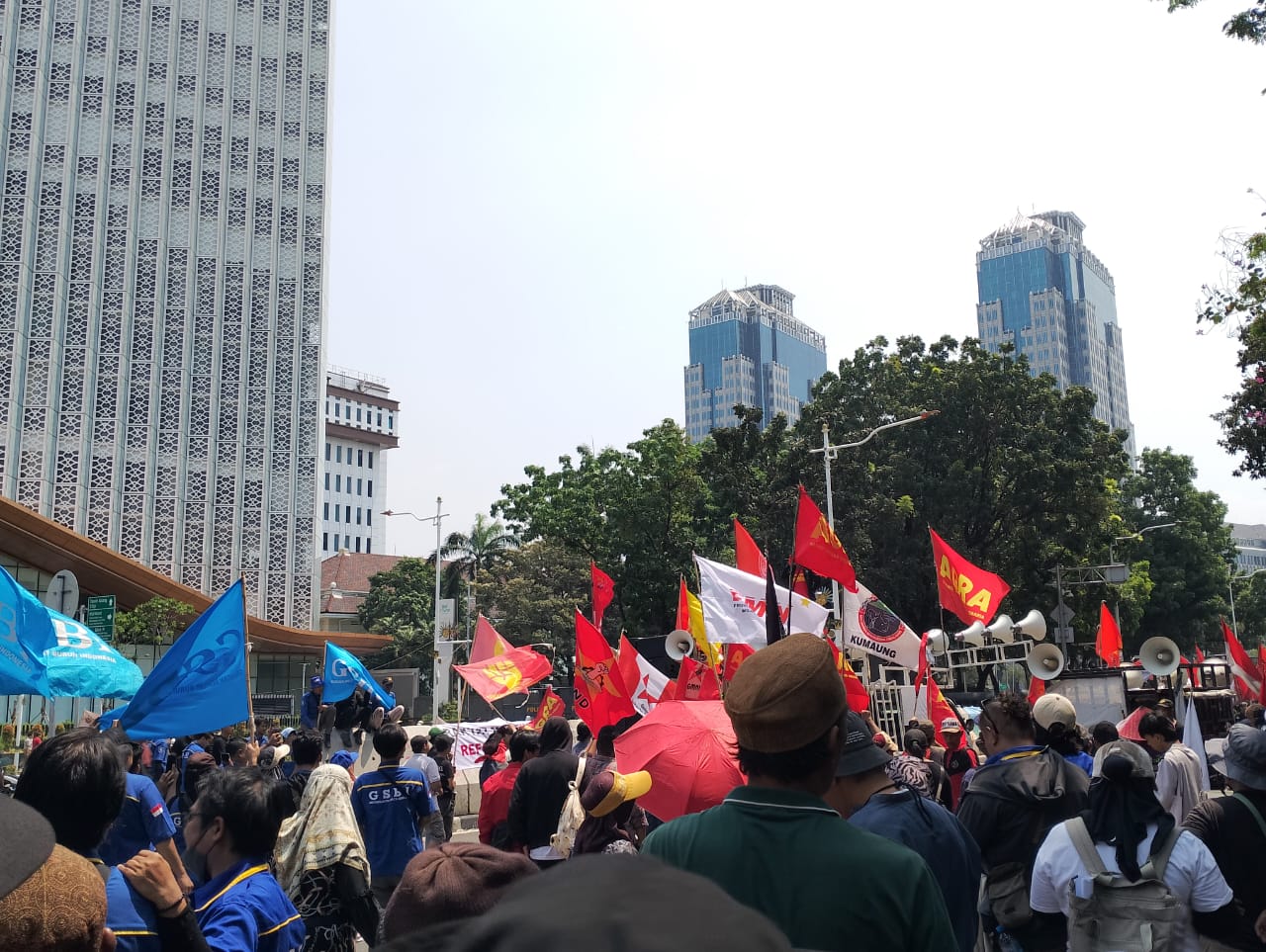 Momen Hari Tani Nasional ke-65, GSBI, GMNI, hingga GPL gelar aksi demo di kawasan Monas
