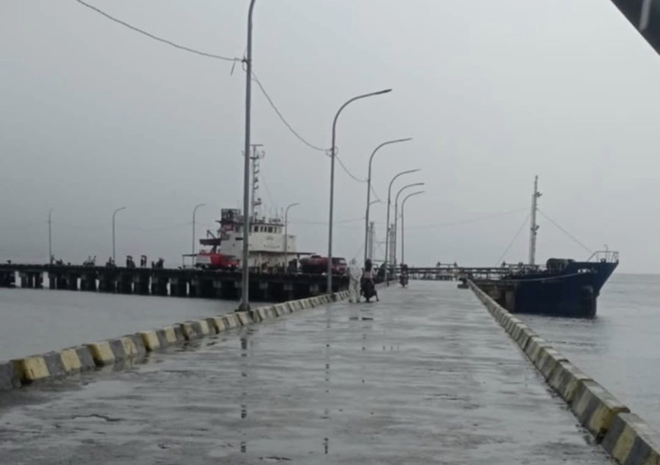 Kelangkaan BBM dikeluhkan warga, Pemkab Sitaro pastikan kapal distribusi sudah tiba di pelabuhan