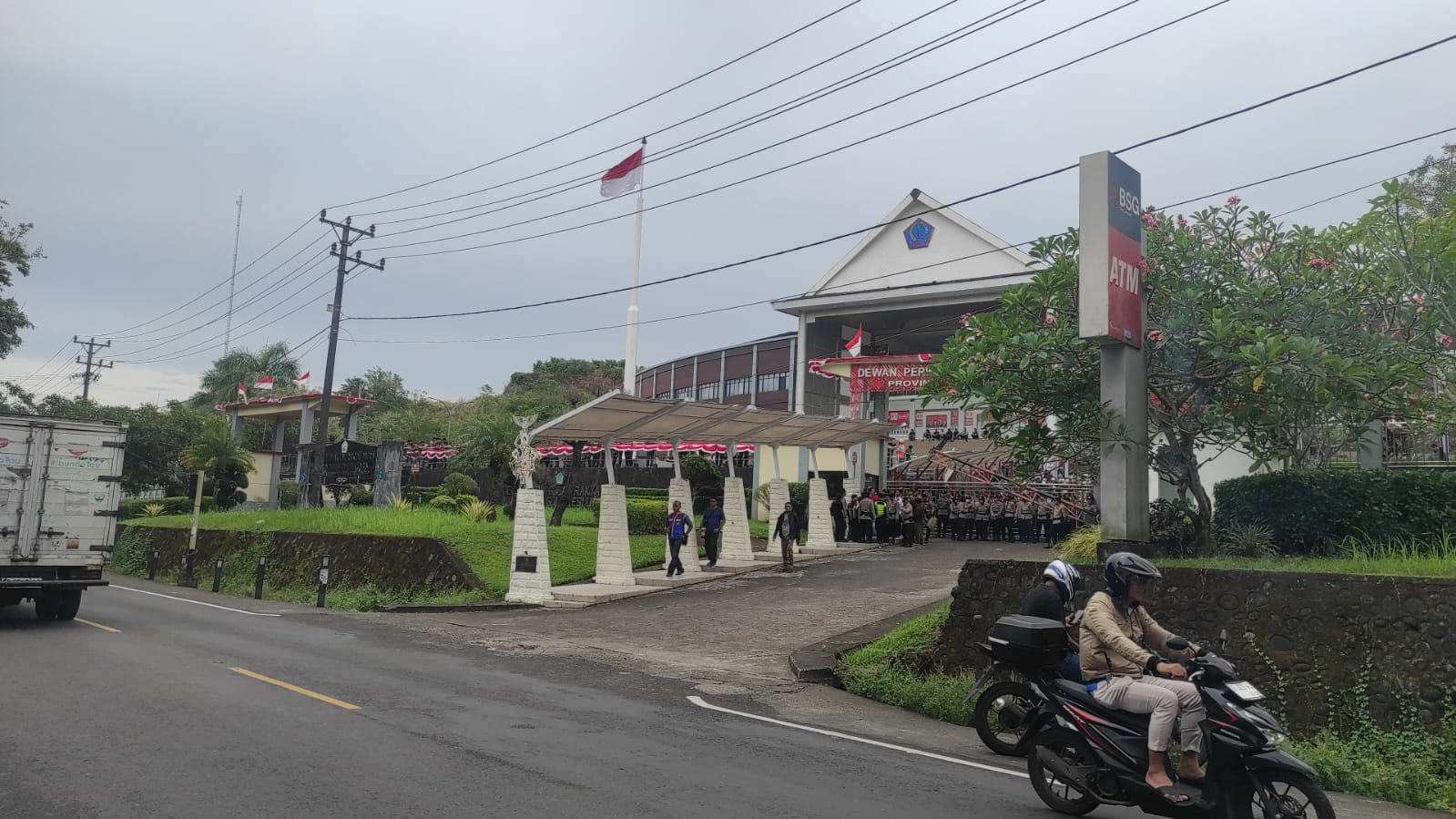 AMSI Sulut ingatkan warga waspada hoaks di tengah aksi demo