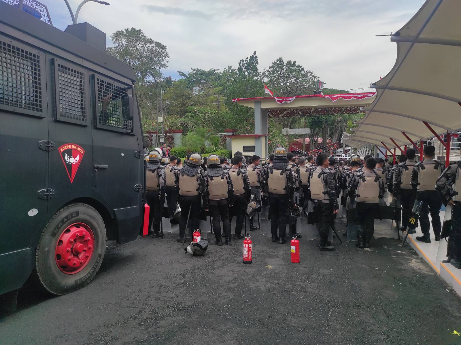 DPRD Sulut dijaga ketat aparat kerahkan anjing pelacak