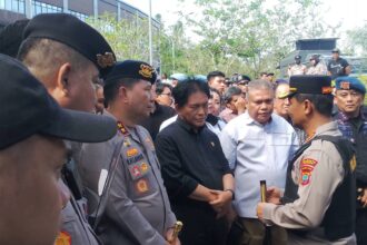 Update demo di Manado: DPRD Sulut hanya terima perwakilan, massa bertahan di depan gedung