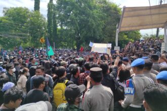 Jaringan internet sering mati, Jurnalis kesulitan liput aksi demo di Manado